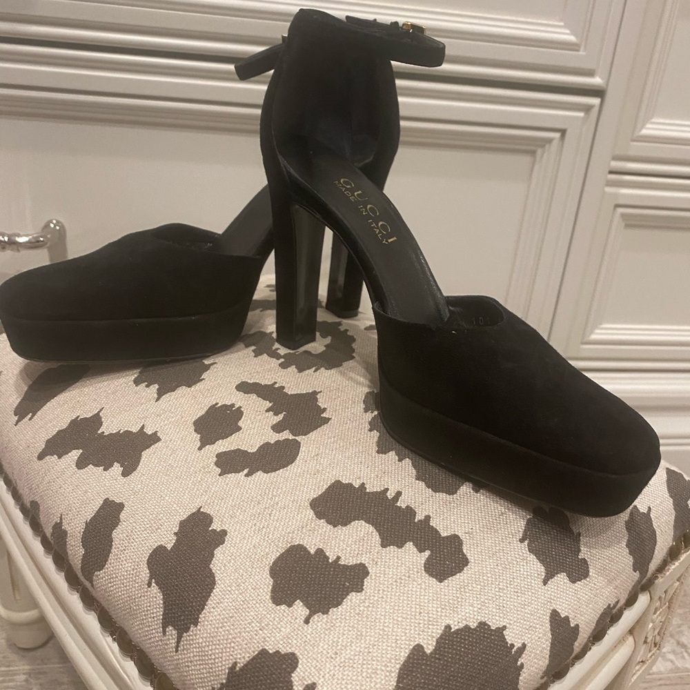 Vintage Black Suede Gucci Pumps